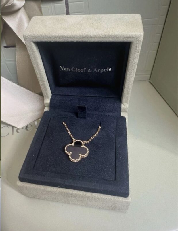 photo de Van Cleef & Arpels Alhambra Or jaune 750/1000, Onyx