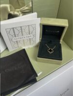 photo de Van Cleef & Arpels Alhambra Or jaune 750/1000, Onyx