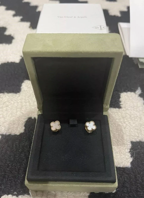 photo de Van Cleef & Arpels Magic Alhambra Or jaune 750/1000, Nacre