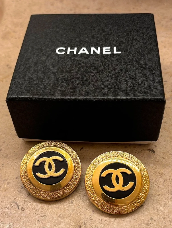 photo de Chanel Vintage XXL Disk Earrings
