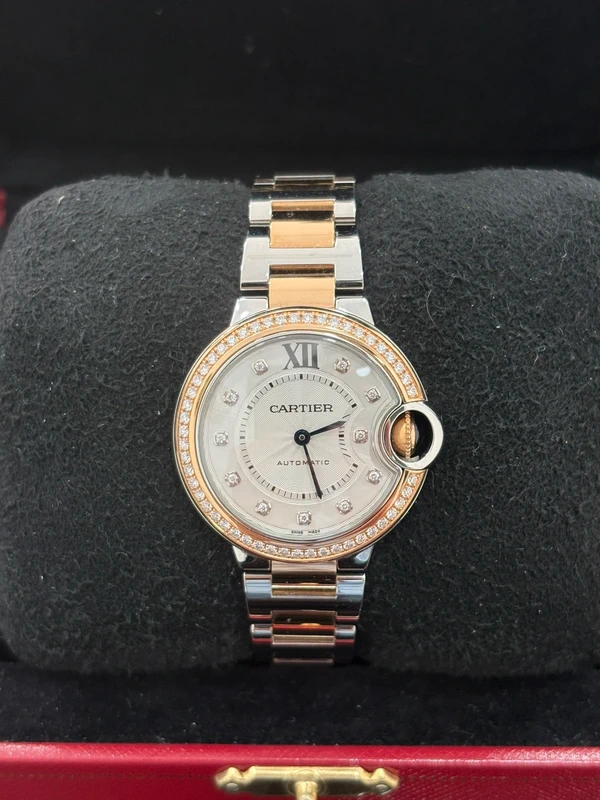 photo de Cartier Ballon Bleu Sertie de Diamants – Élégance Intemporelle