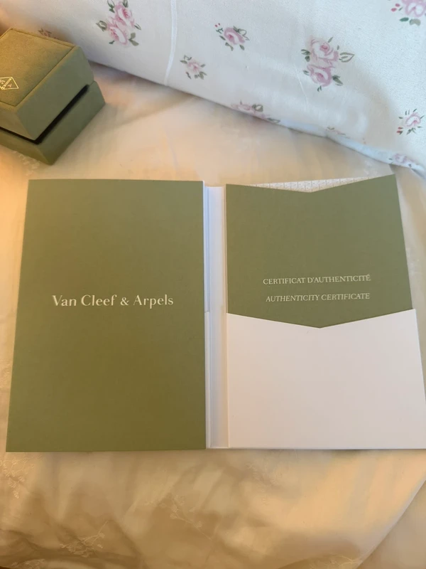 photo de Van Cleef & Arpels Pendentif Alhambra Or jaune 750/1000, Nacre