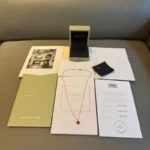 photo de Van Cleef & Arpels Vintage Alhambra Or jaune 750/1000, Cornaline