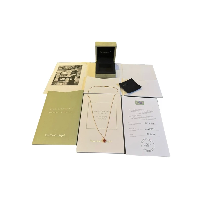 photo de Van Cleef & Arpels Vintage Alhambra Or jaune 750/1000, Cornaline