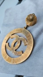 photo de Boucles d’Oreilles Chanel Logo CC en Or