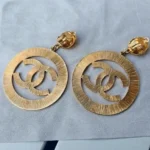 photo de Boucles d’Oreilles Chanel Logo CC en Or