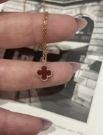 photo de Van Cleef & Arpels Pendentif Alhambra Or jaune 750/1000, Cornaline