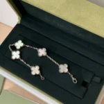 photo de Van Cleef & Arpels Vintage Alhambra 5 motifs Or blanc, nacre blanche