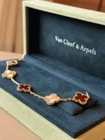 photo de VAN CLEEF & ARPELS Vintage Alhambra Cornaline 5 motifs