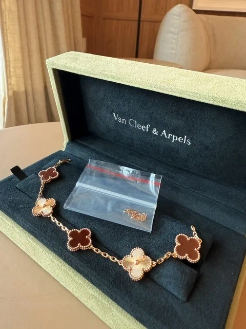 photo de VAN CLEEF & ARPELS Vintage Alhambra Cornaline 5 motifs