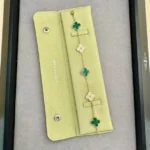 photo de Van Cleef & Arpels Vintage Alhambra 5 motifs Or jaune 750/1000, Diamant, Malachite