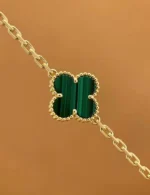 photo de Van Cleef & Arpels Vintage Alhambra 5 motifs Or jaune 750/1000, Diamant, Malachite