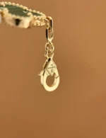 photo de Van Cleef & Arpels Vintage Alhambra 5 motifs Or jaune 750/1000, Diamant, Malachite