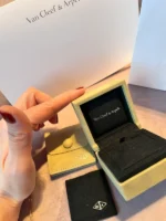 photo de Van Cleef & Arpels Alhambra Or jaune 750/1000, Cornaline