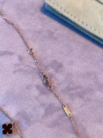 photo de Van Cleef & Arpels Alhambra Or jaune 750/1000, Cornaline