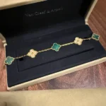 photo de Van Cleef & Arpels Malachite Or jaune 750/1000 & Diamants