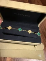 photo de Van Cleef & Arpels Malachite Or jaune 750/1000 & Diamants