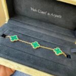 photo de Van Cleef & Arpels Vintage Alhambra Or jaune 750/1000 Malachite