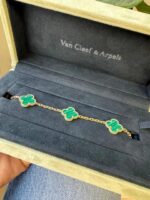photo de Van Cleef & Arpels Vintage Alhambra Or jaune 750/1000 Malachite