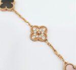 photo de Van Cleef & Arpels Vintage Alhambra 5 Motifs, Or rose 750/1000, Diamant, Nacre
