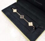 photo de Van Cleef & Arpels Vintage Alhambra 5 Motifs, Or rose 750/1000, Diamant, Nacre