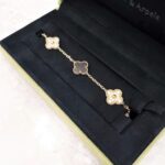 photo de Van Cleef & Arpels Vintage Alhambra 5 Motifs, Or rose 750/1000, Diamant, Nacre