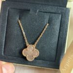 photo de Van Cleef & Arpels Or jaune 750/1000, Nacre