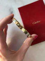 Cartier Love Or jaune 750/1000 (Modèle Classique) 4 diamants – Taille 18 – Image 3