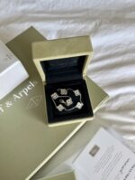 Van Cleef & Arpels Alhambra 6 motifs Or blanc Diamant - Taille : 17.5 cm