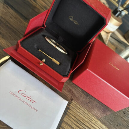 Cartier Love Or jaune 750/1000 (Moyen Modèle, Pavé) 237 Diamants – Taille 17